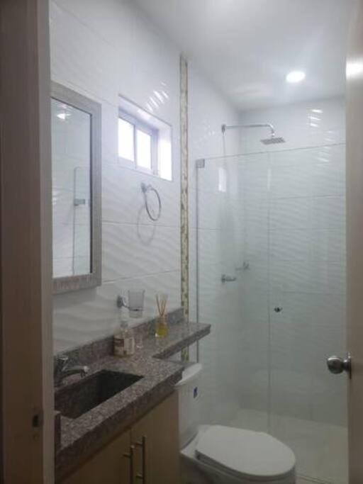 Casa En Con Aire, Piscina Y Gimnasio.